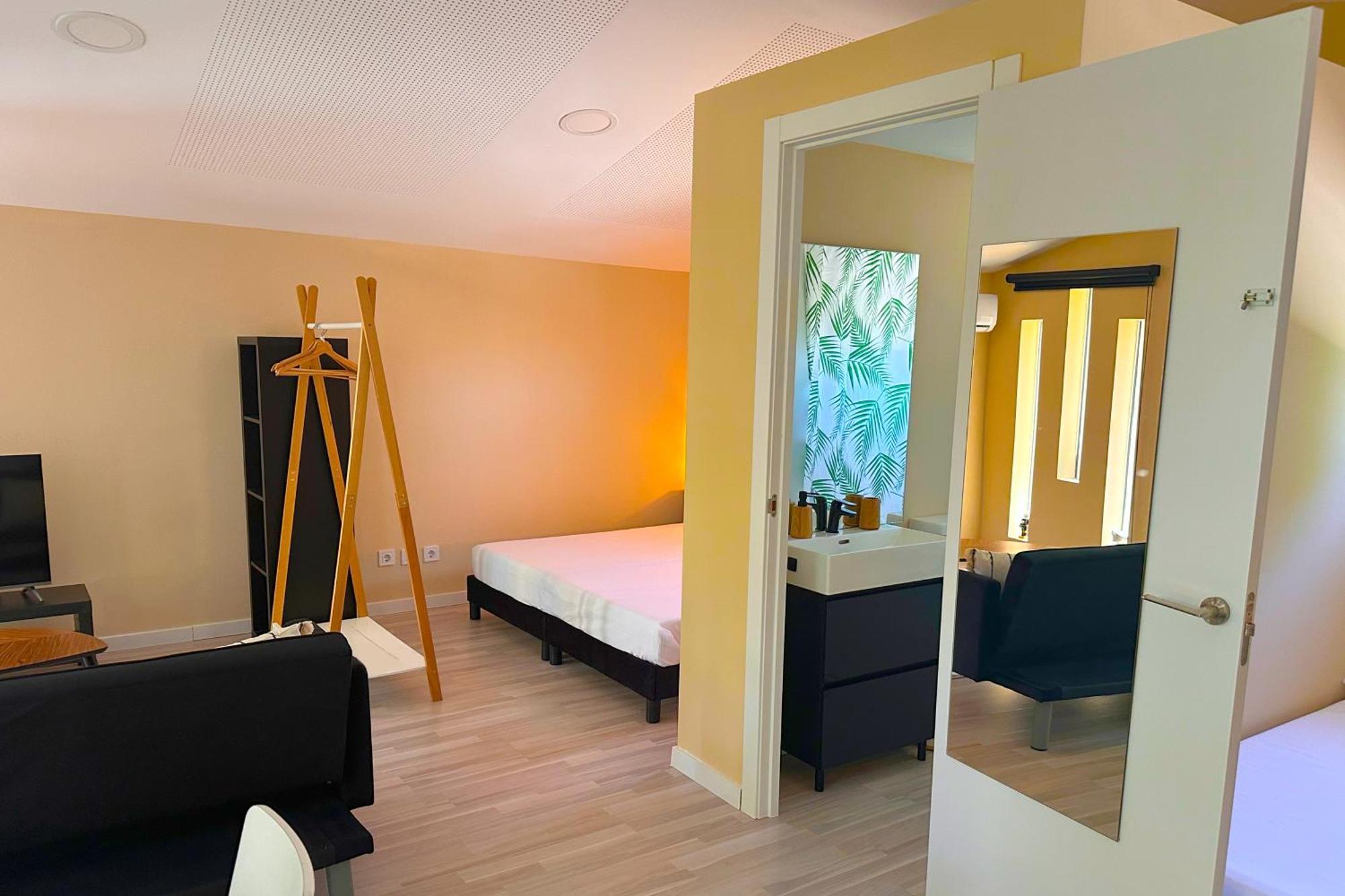 Fee4Me Cabin With Pool And Garden San Martín de la Vega Extérieur photo