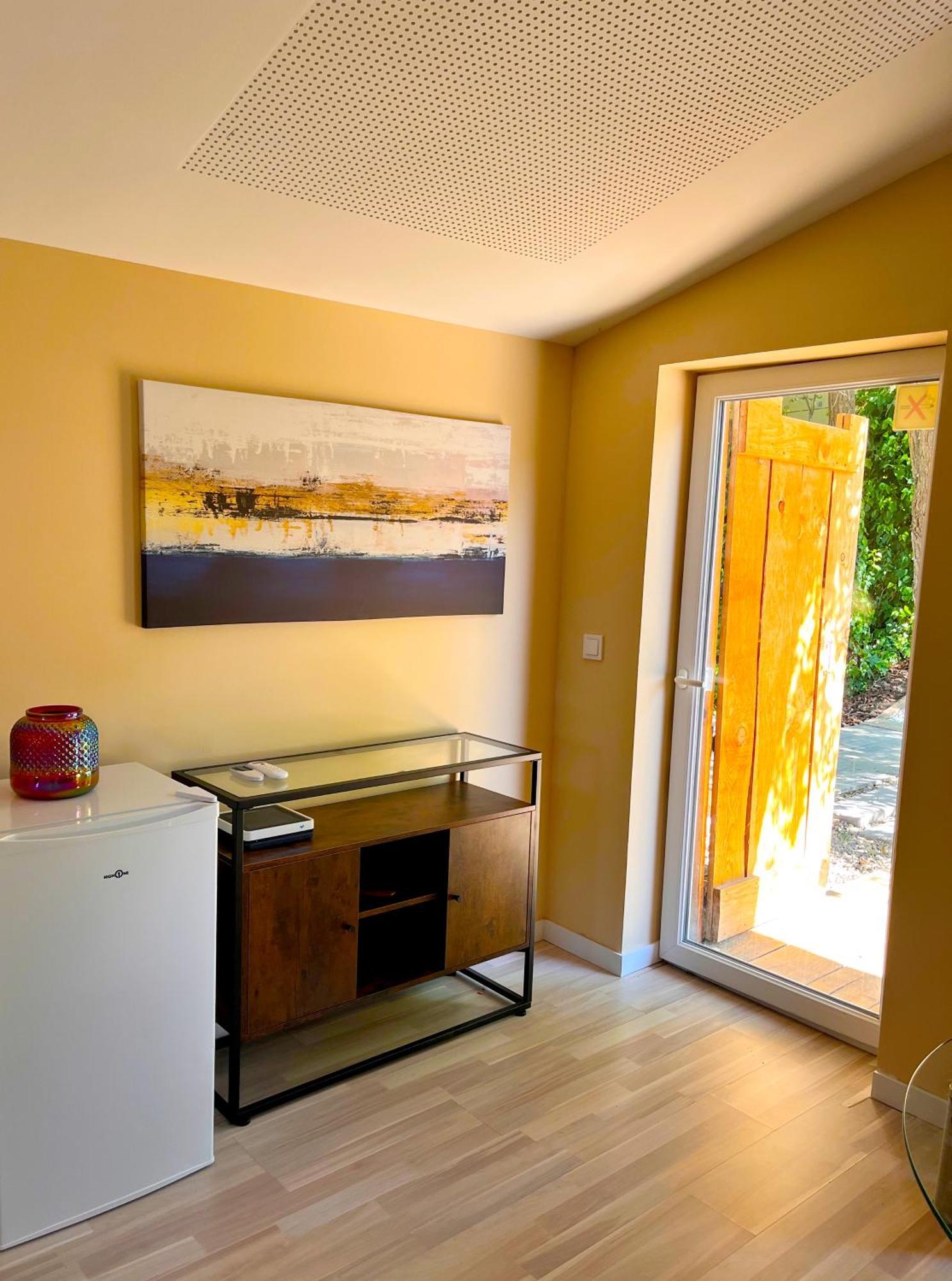 Fee4Me Cabin With Pool And Garden San Martín de la Vega Extérieur photo