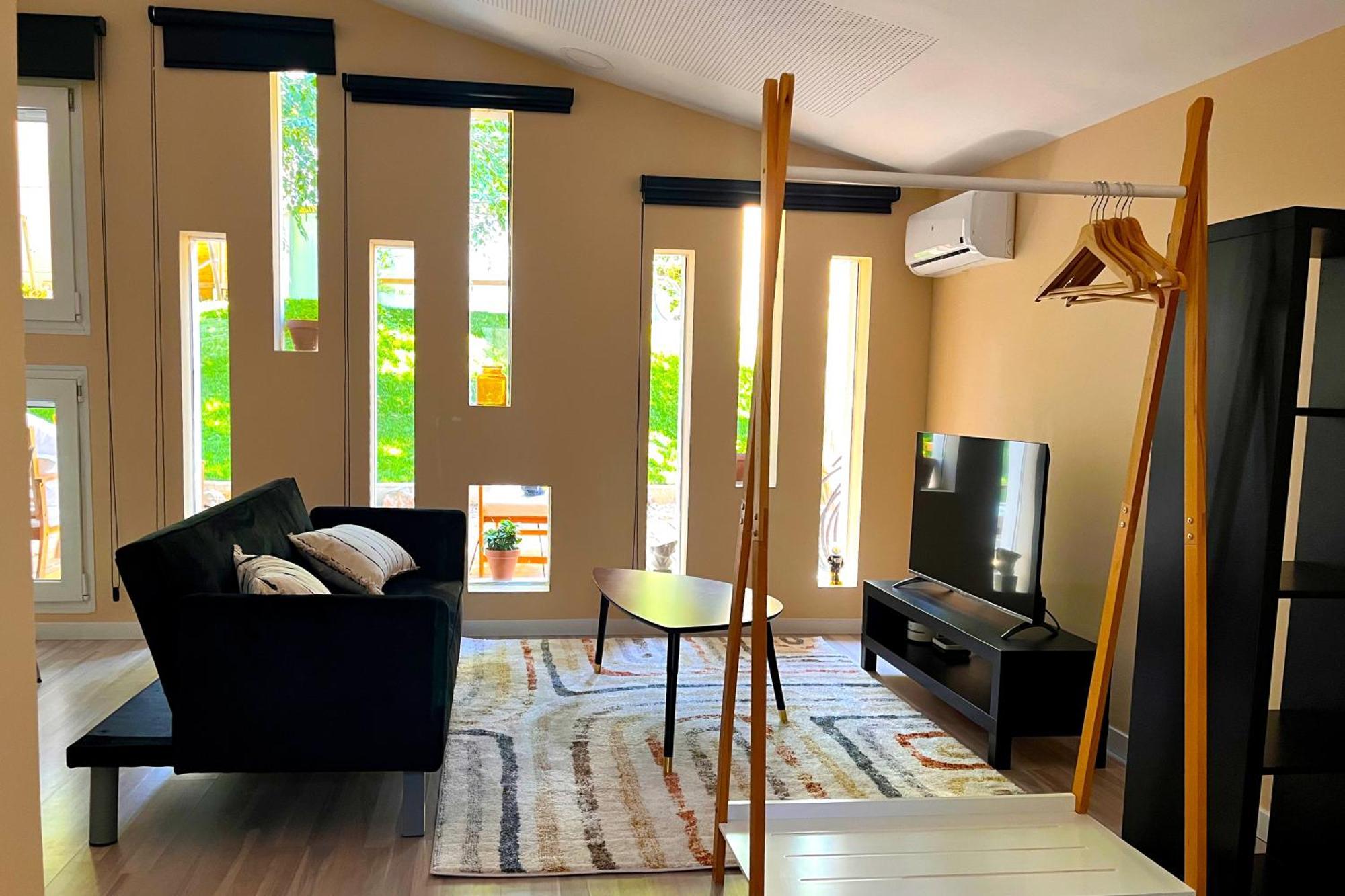 Fee4Me Cabin With Pool And Garden San Martín de la Vega Extérieur photo